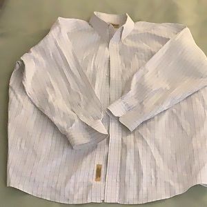 5/$25  Men’s Roundtree & Yorke Gold label, non-iron pinpoint shirt. 17 1/2, 33